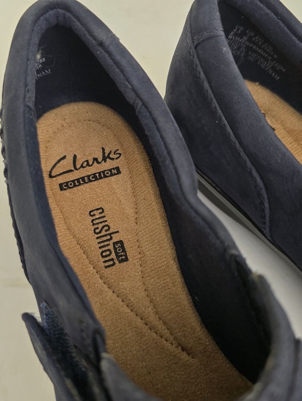 CLARKS size 7W Everlay Coda Leather Suede Cushion Soft Loafers Navy Blue - Picture 11 of 13